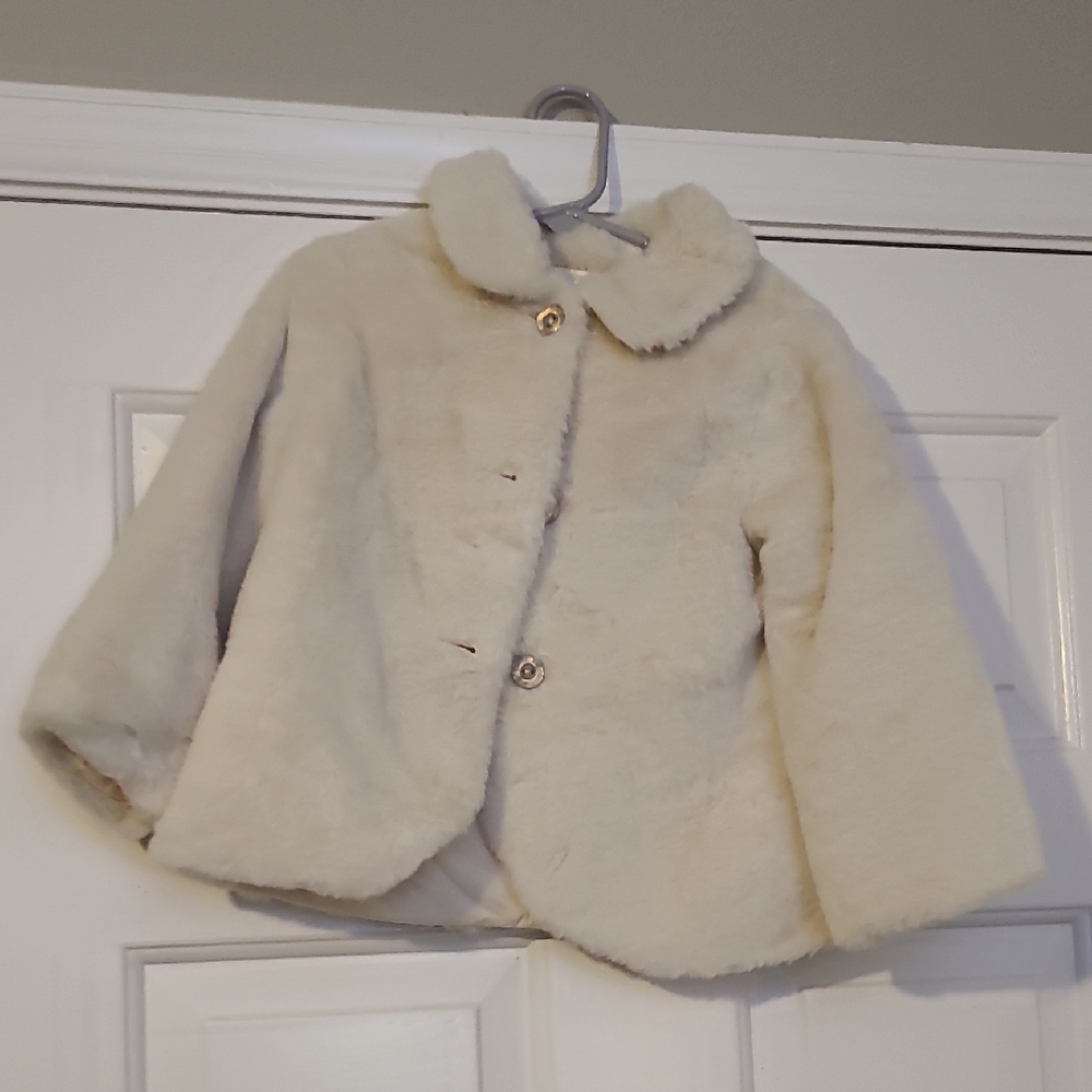 Edgehill Collection Ivory Faux Fur Cape